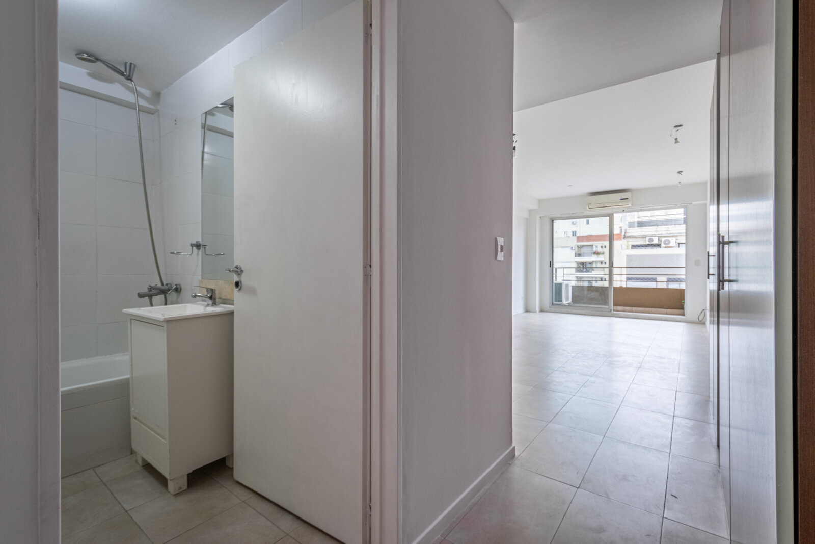 Monoambiente. Divisible. Luminoso. Amenities. Villa Urquiza. — foto 14