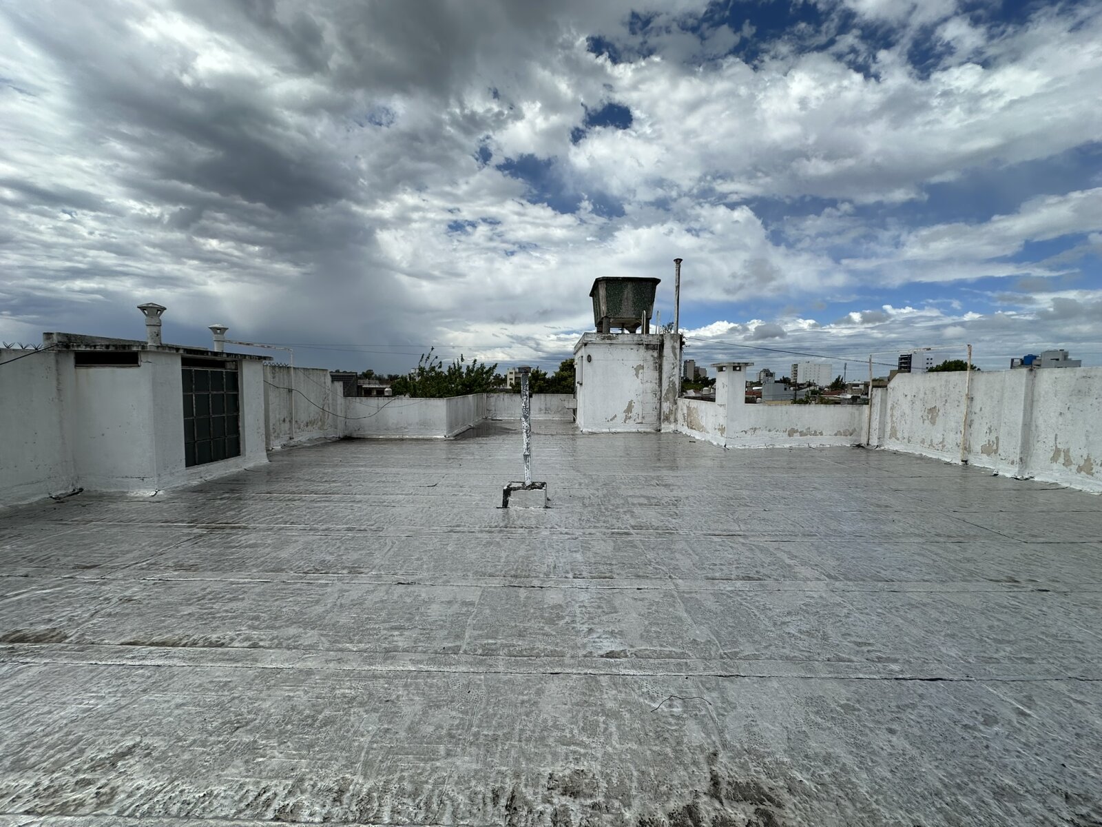 CASA DE ESTILO 4 DORM. CON PARQUE – LOTE 535 M² – SARANDÍ - 68