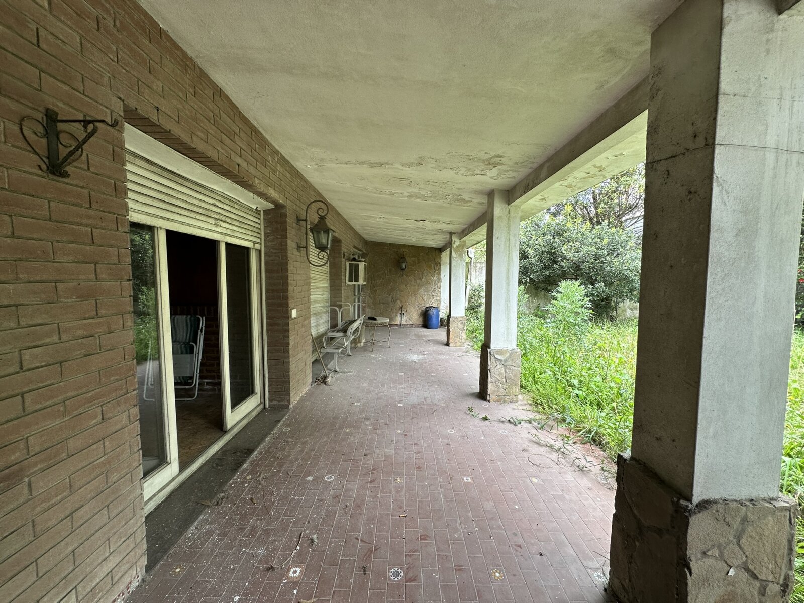 CASA DE ESTILO 4 DORM. CON PARQUE – LOTE 535 M² – SARANDÍ - 28