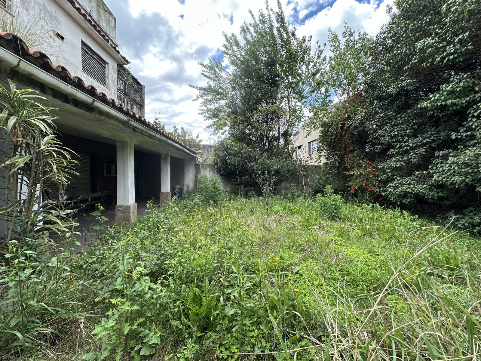 CASA DE ESTILO 4 DORM. CON PARQUE – LOTE 535 M² – SARANDÍ - 30