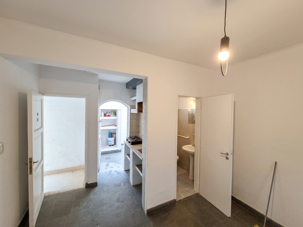Departamento 1 dormitorio con patio en centro a cuadra de Cañada en Jujuy esquina Rioja. — foto 6