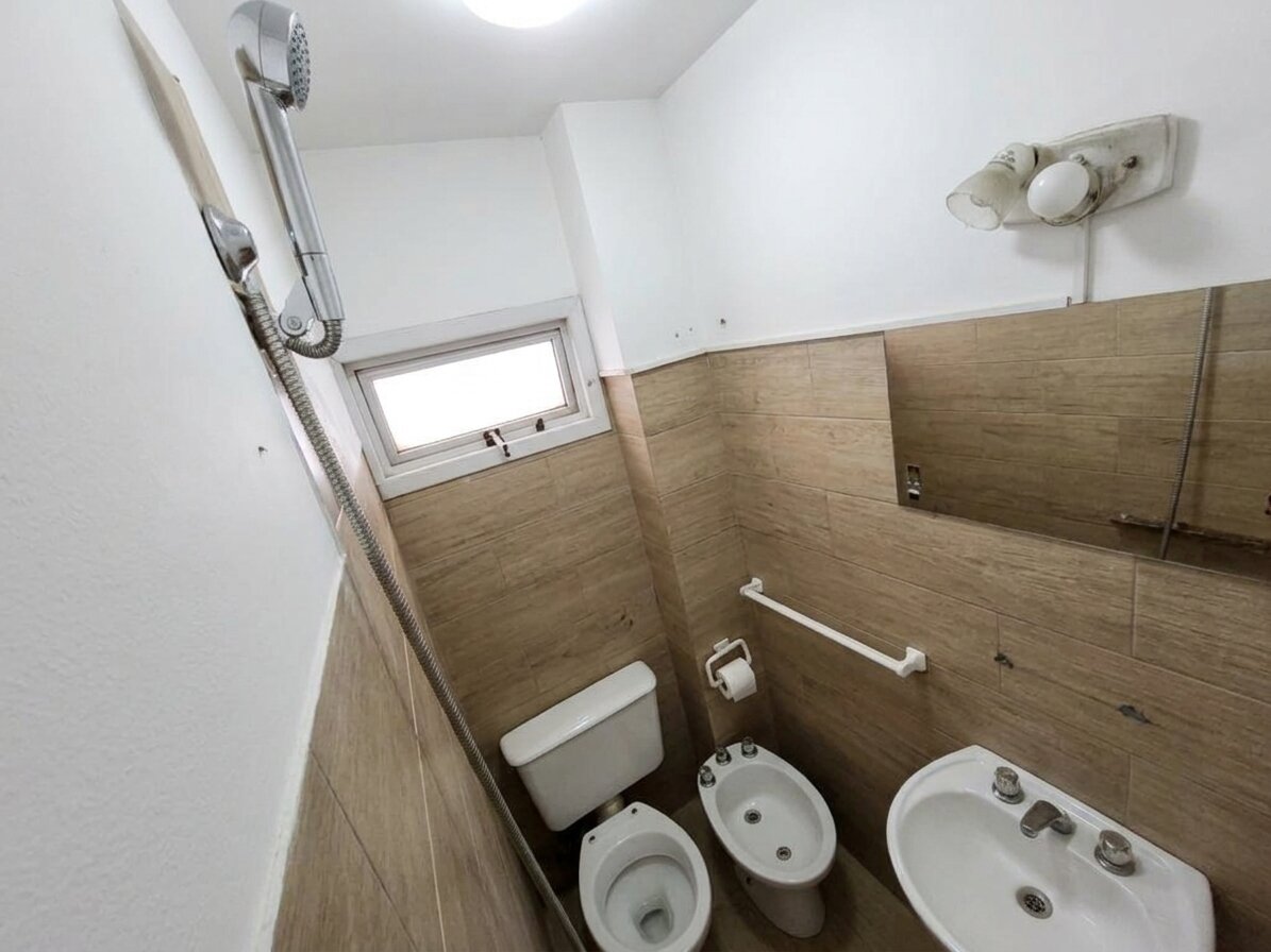 Departamento 1 dormitorio con patio en centro a cuadra de Cañada en Jujuy esquina Rioja. — foto 3