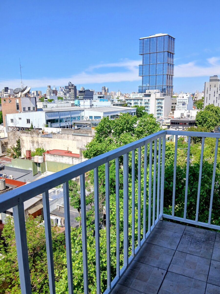 ALQUILER 2 AMBIENTES 45 m2 – FRENTE – BALCON- $930.000