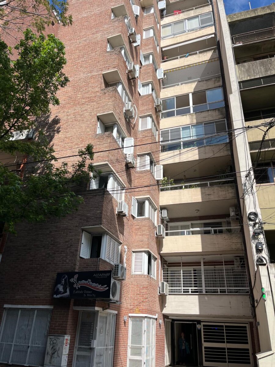 DEPARTAMENTO BUENOS AIRES 1300 DOS DORMITORIOS CON COCHERA - 1