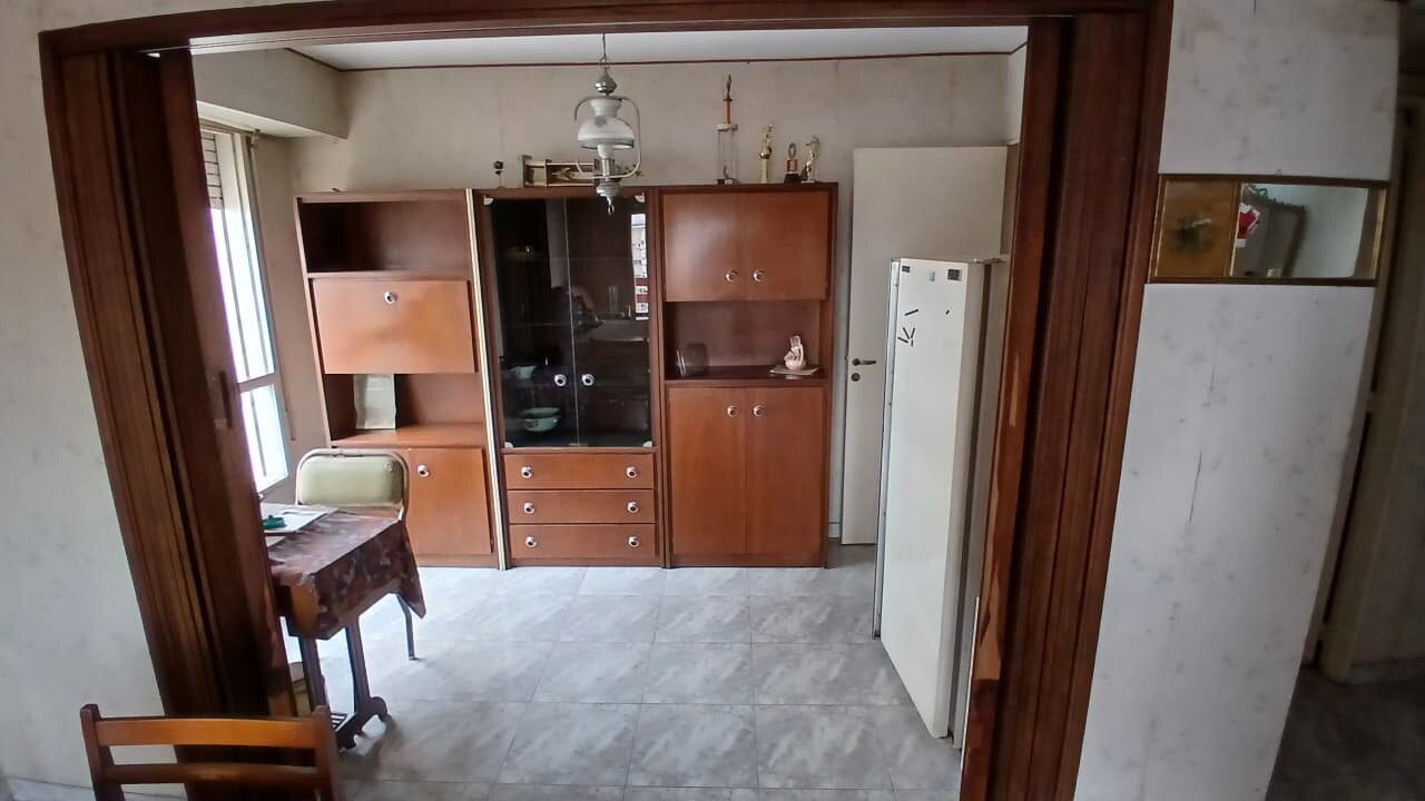 DEPARTAMENTO EN VENTA + COCHERA Av. Pellegrini 1200. . - 23