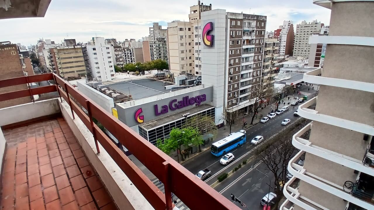DEPARTAMENTO EN VENTA + COCHERA Av. Pellegrini 1200. . - 28