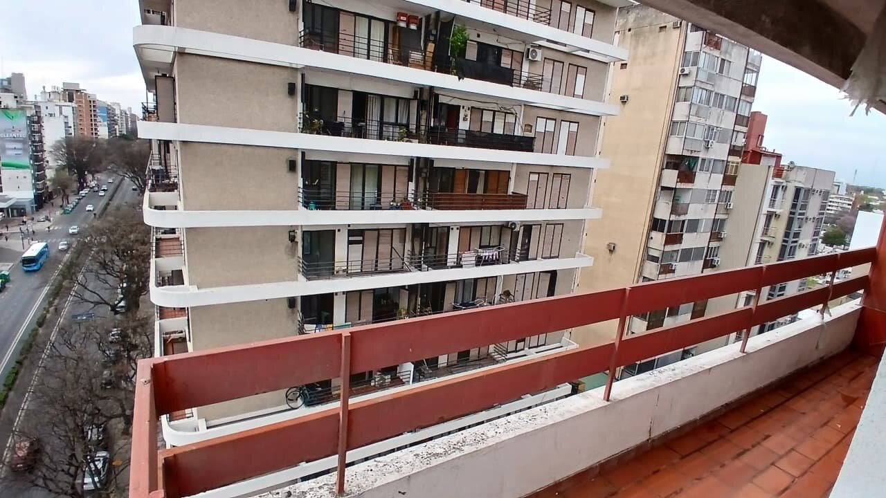 DEPARTAMENTO EN VENTA + COCHERA Av. Pellegrini 1200. . - 27