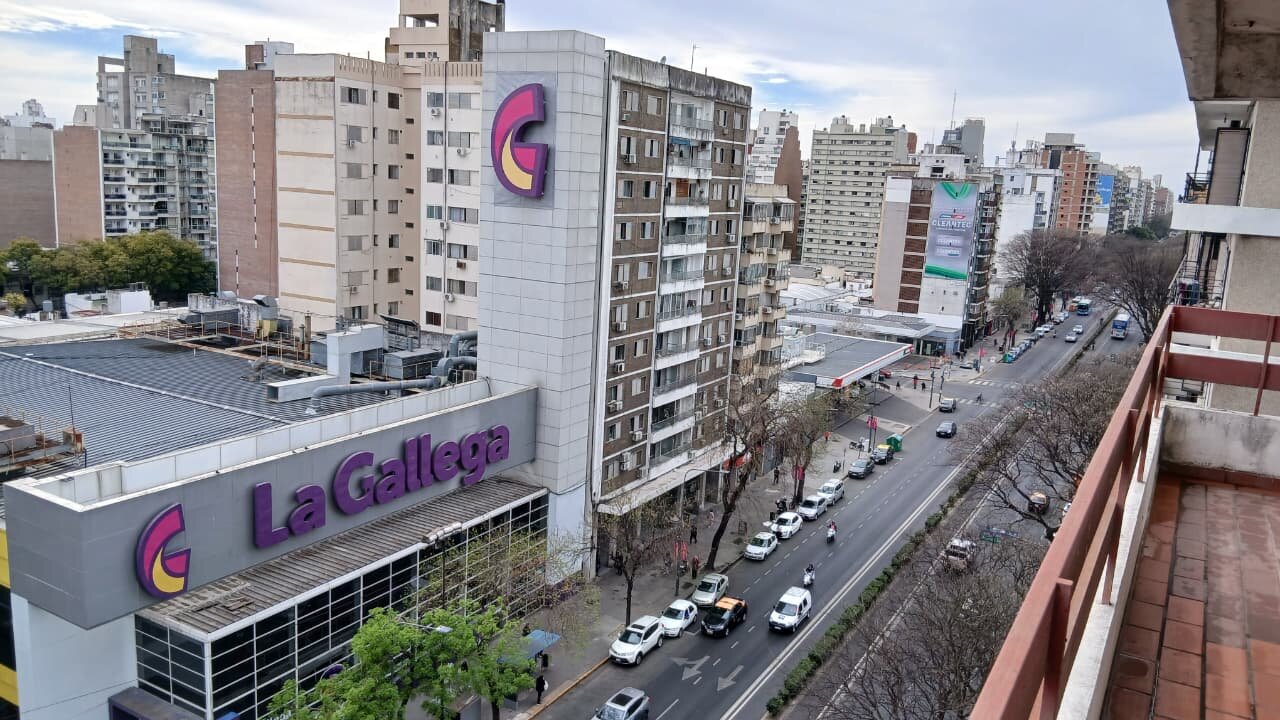 DEPARTAMENTO EN VENTA + COCHERA Av. Pellegrini 1200. . - 26