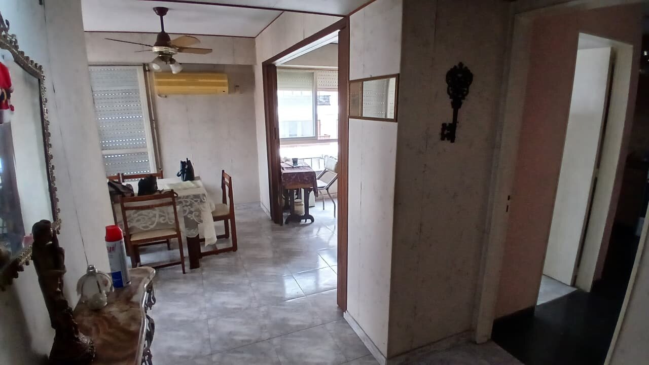 DEPARTAMENTO EN VENTA + COCHERA Av. Pellegrini 1200. . - 24
