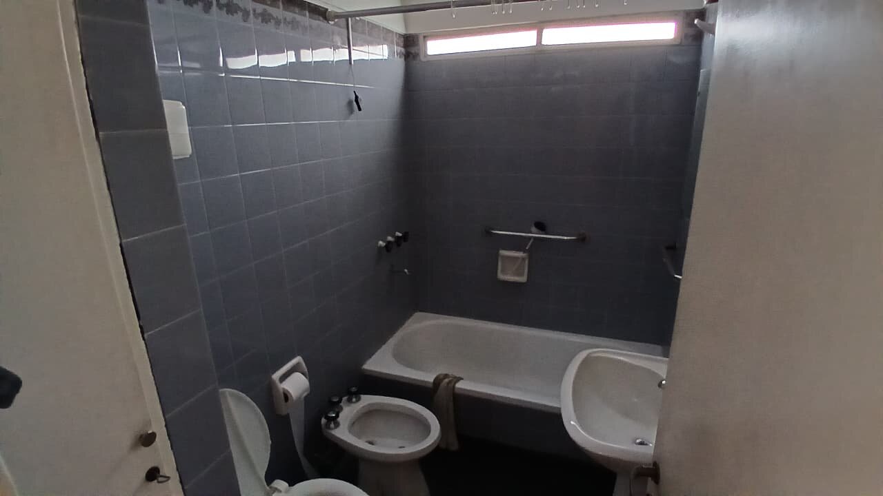 DEPARTAMENTO EN VENTA + COCHERA Av. Pellegrini 1200. . — foto 10
