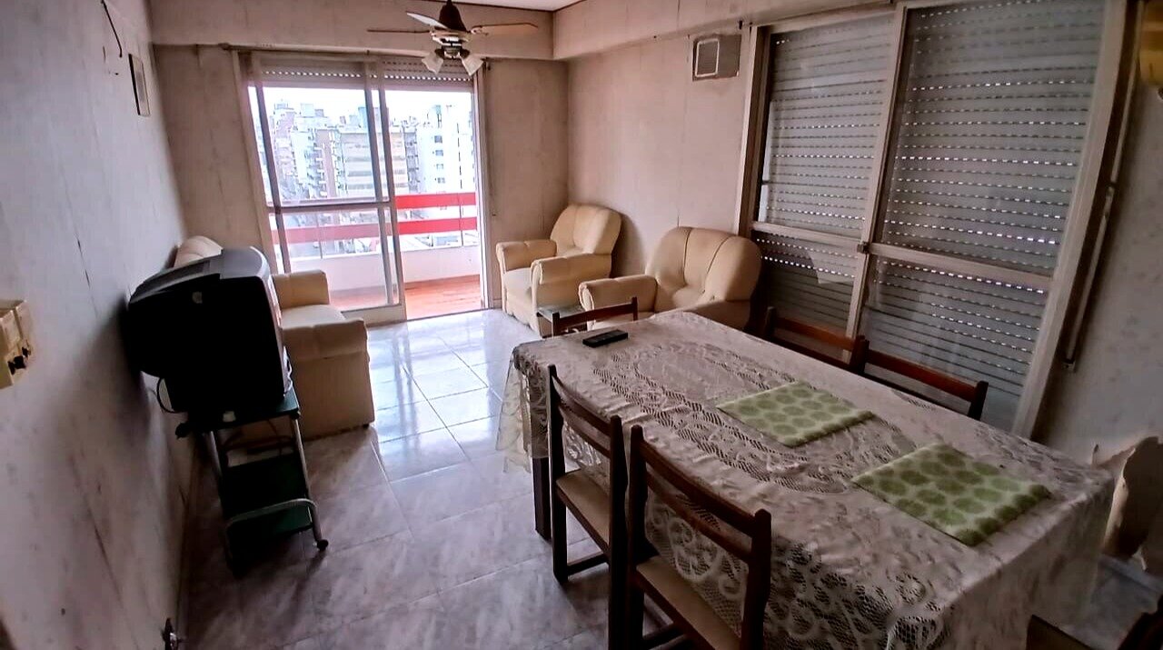 DEPARTAMENTO EN VENTA + COCHERA Av. Pellegrini 1200. . — foto 2
