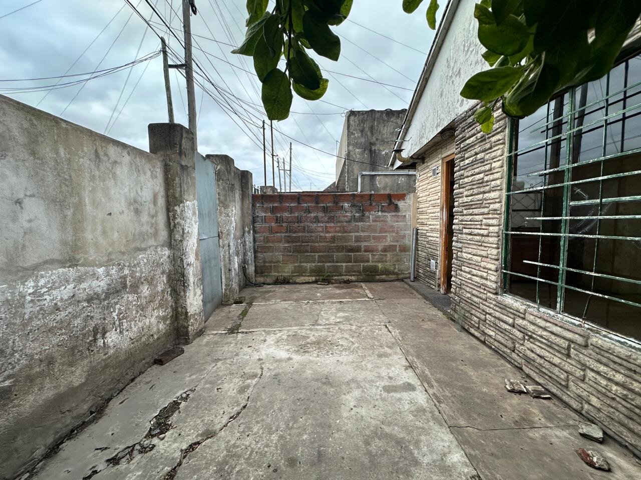 CASA 2 AMB. CON PATIO PROPIO – QUILMES OESTE — foto 2