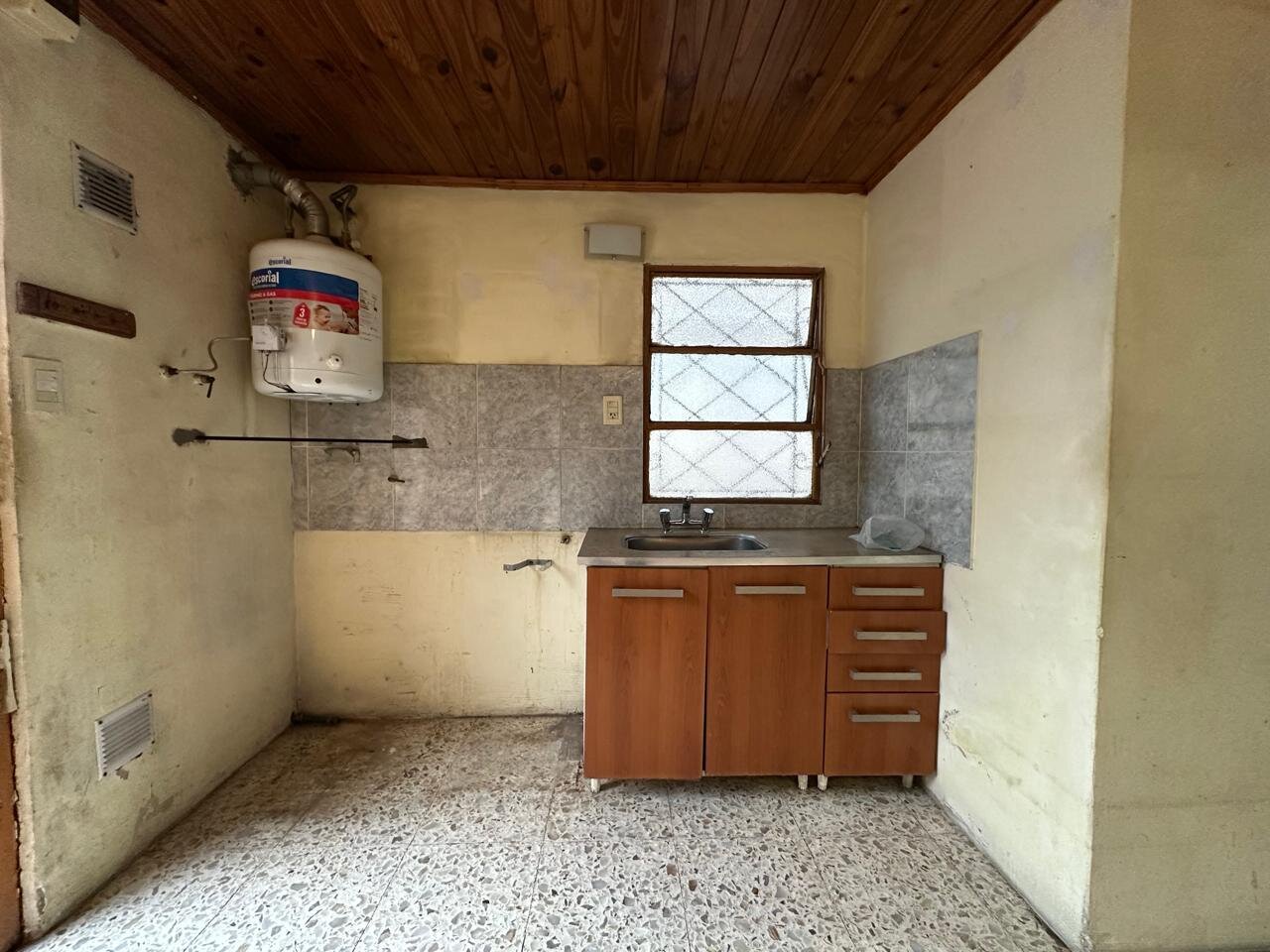 CASA 2 AMB. CON PATIO PROPIO – QUILMES OESTE — foto 6