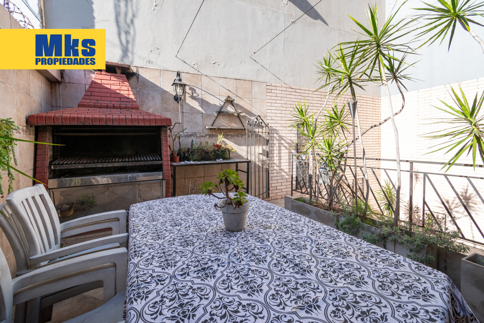 Excelente casa en venta. 5 ambientes. Patio, terraza c/parrilla y garage. Barracas. - 32