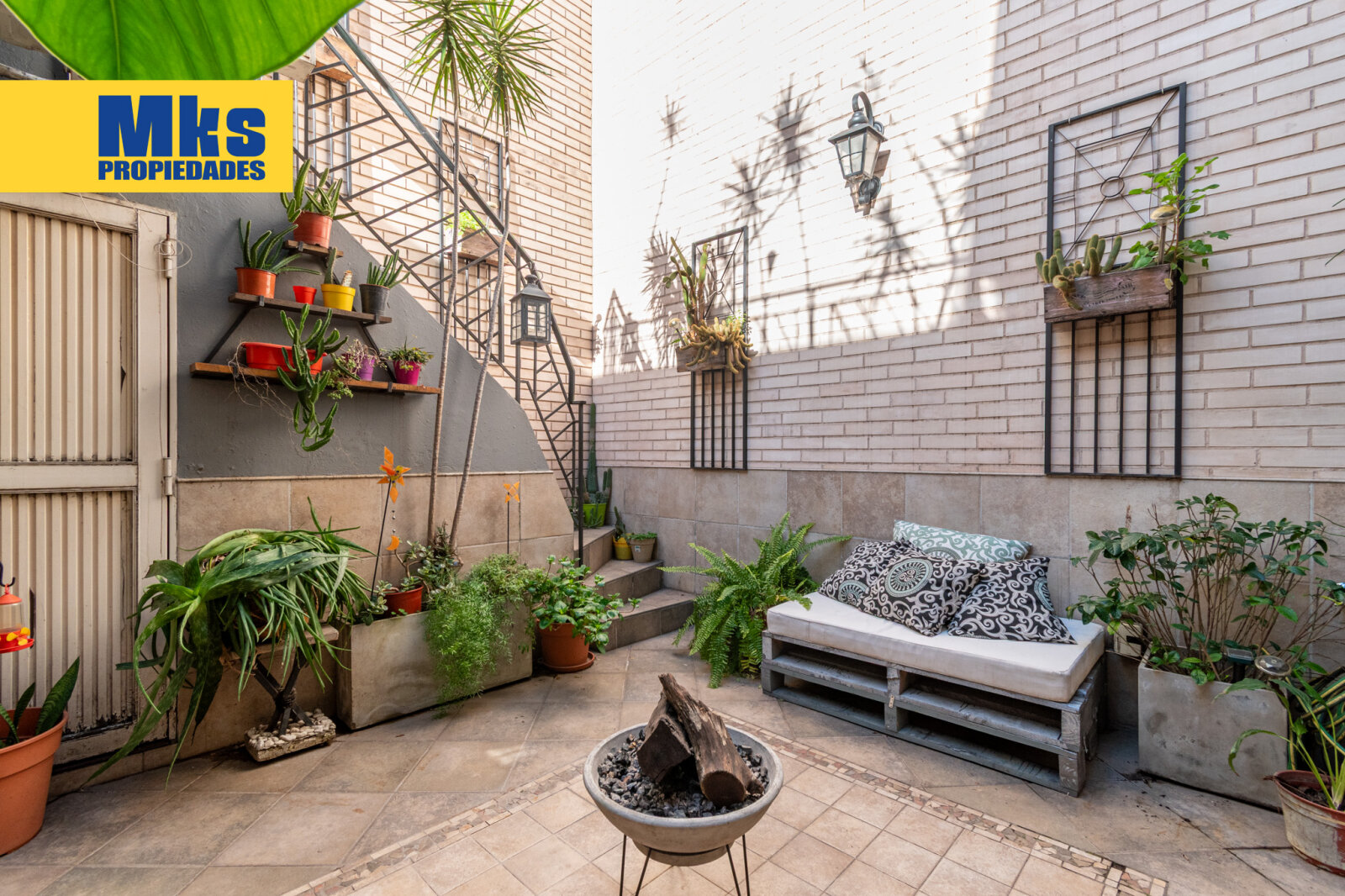 Excelente casa en venta. 5 ambientes. Patio, terraza c/parrilla y garage. Barracas. - 30
