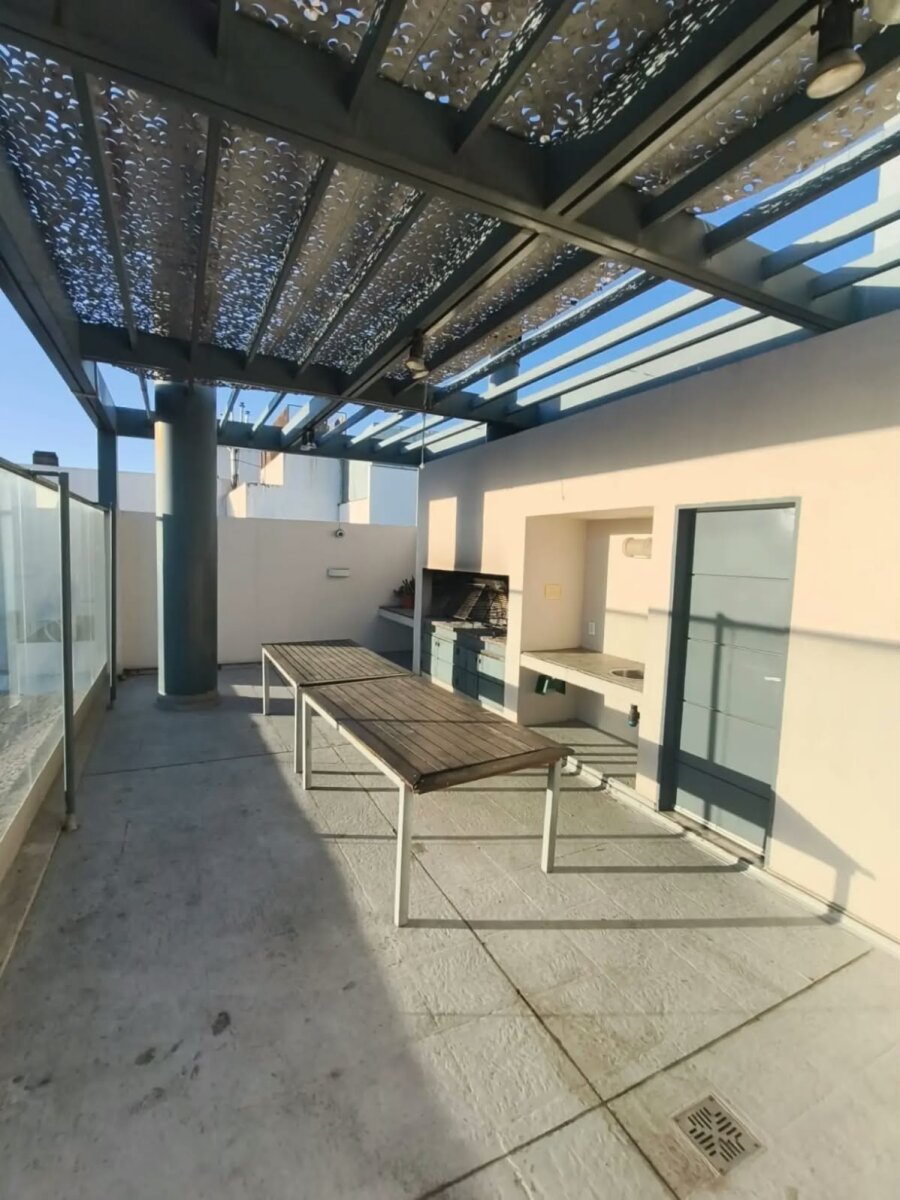 DEPTO 2 DORMITORIOS AL FRENTE CON BALCÓN Y PILETA — foto 4