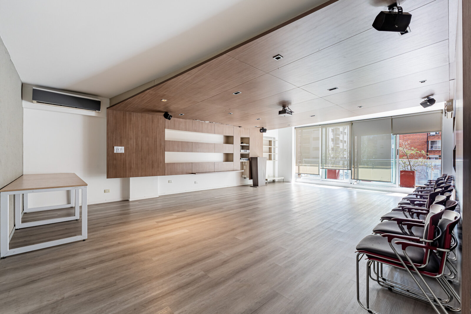 Oficina en venta sobre Libertador. Torre Aisenson - 29