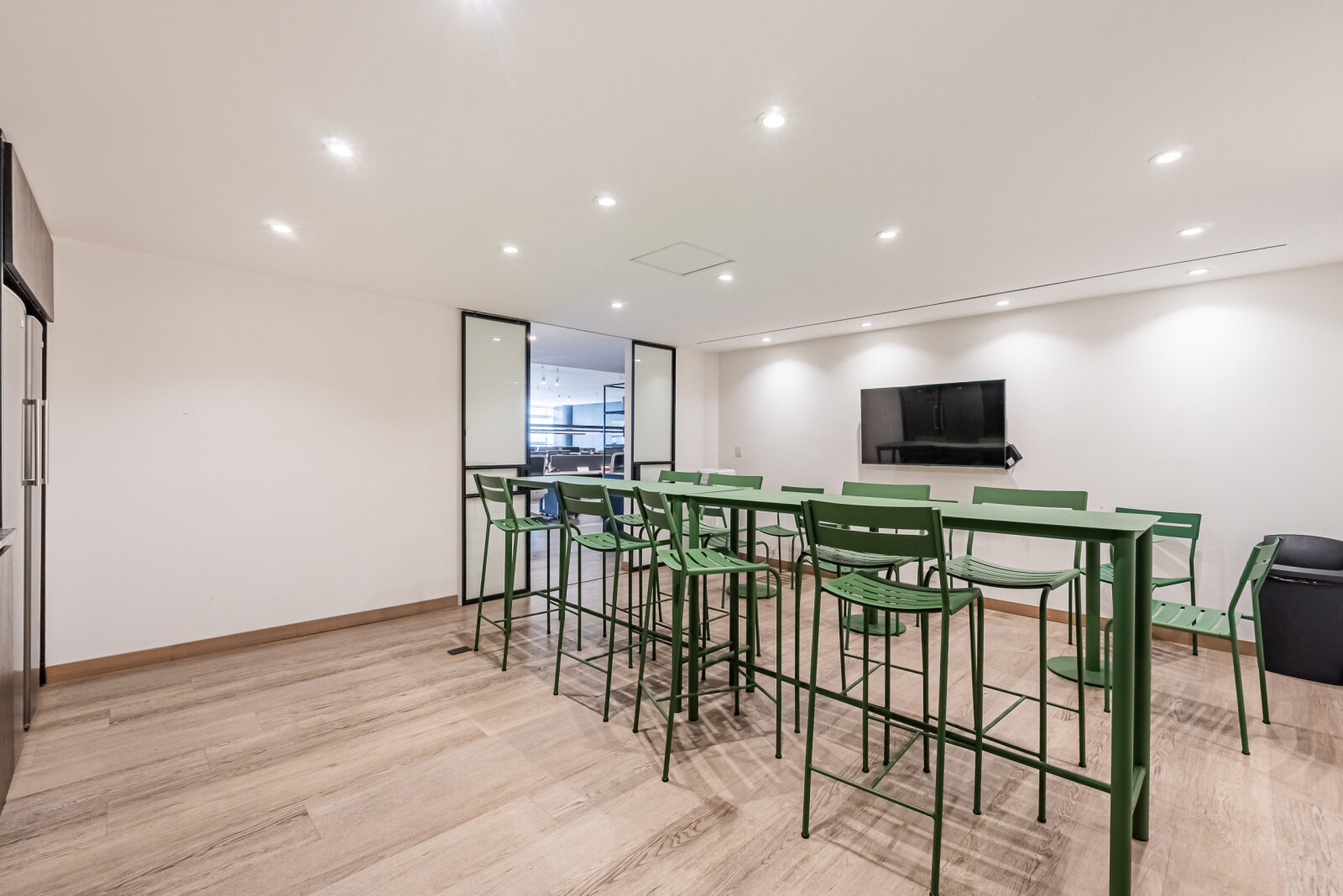 Oficina en venta sobre Libertador. Torre Aisenson - 23