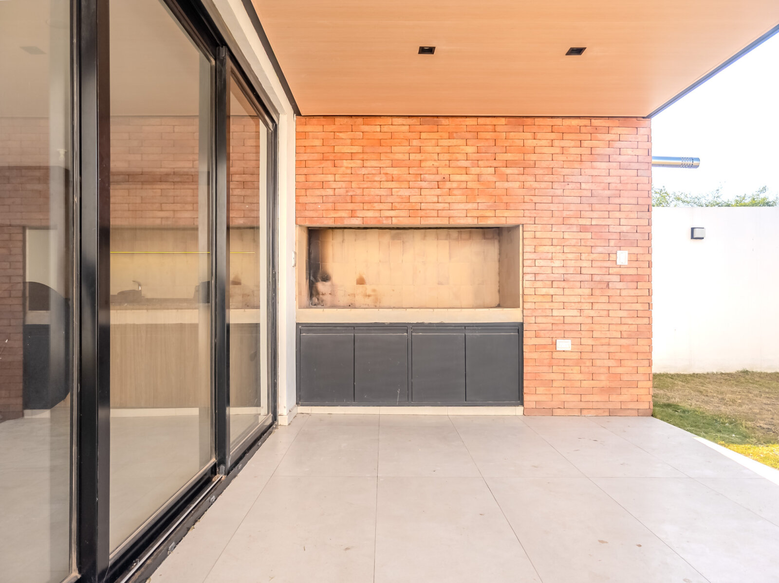 DUPLEX A ESTRENAR DE 3 DORMITORIOS CON PATIO Y GALERIA TECHADA CON ASADOR. LOTE 27 MZA 32. CAMPO CHICO - 18