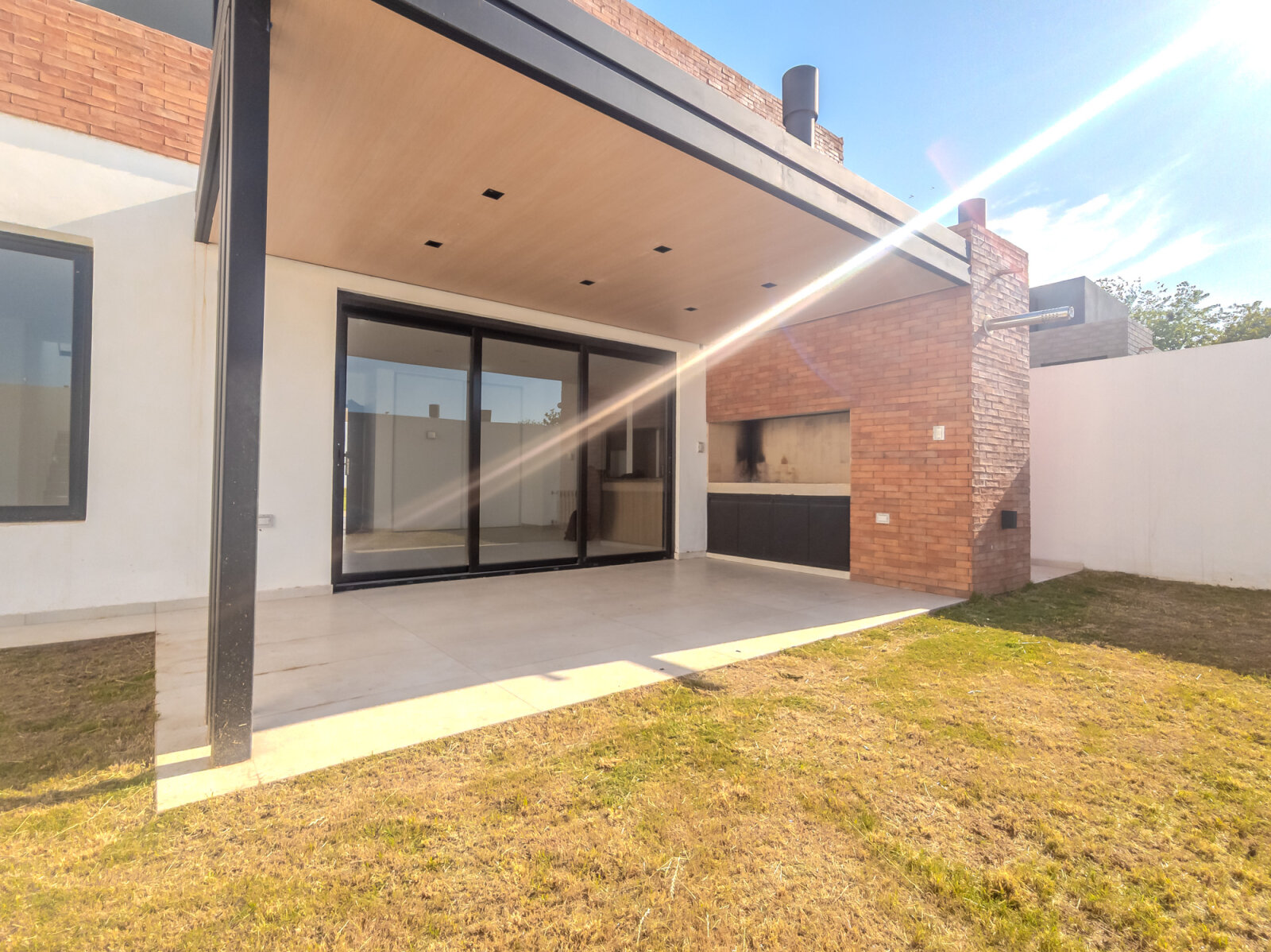 DUPLEX A ESTRENAR DE 3 DORMITORIOS CON PATIO Y GALERIA TECHADA CON ASADOR. LOTE 27 MZA 32. CAMPO CHICO - 20