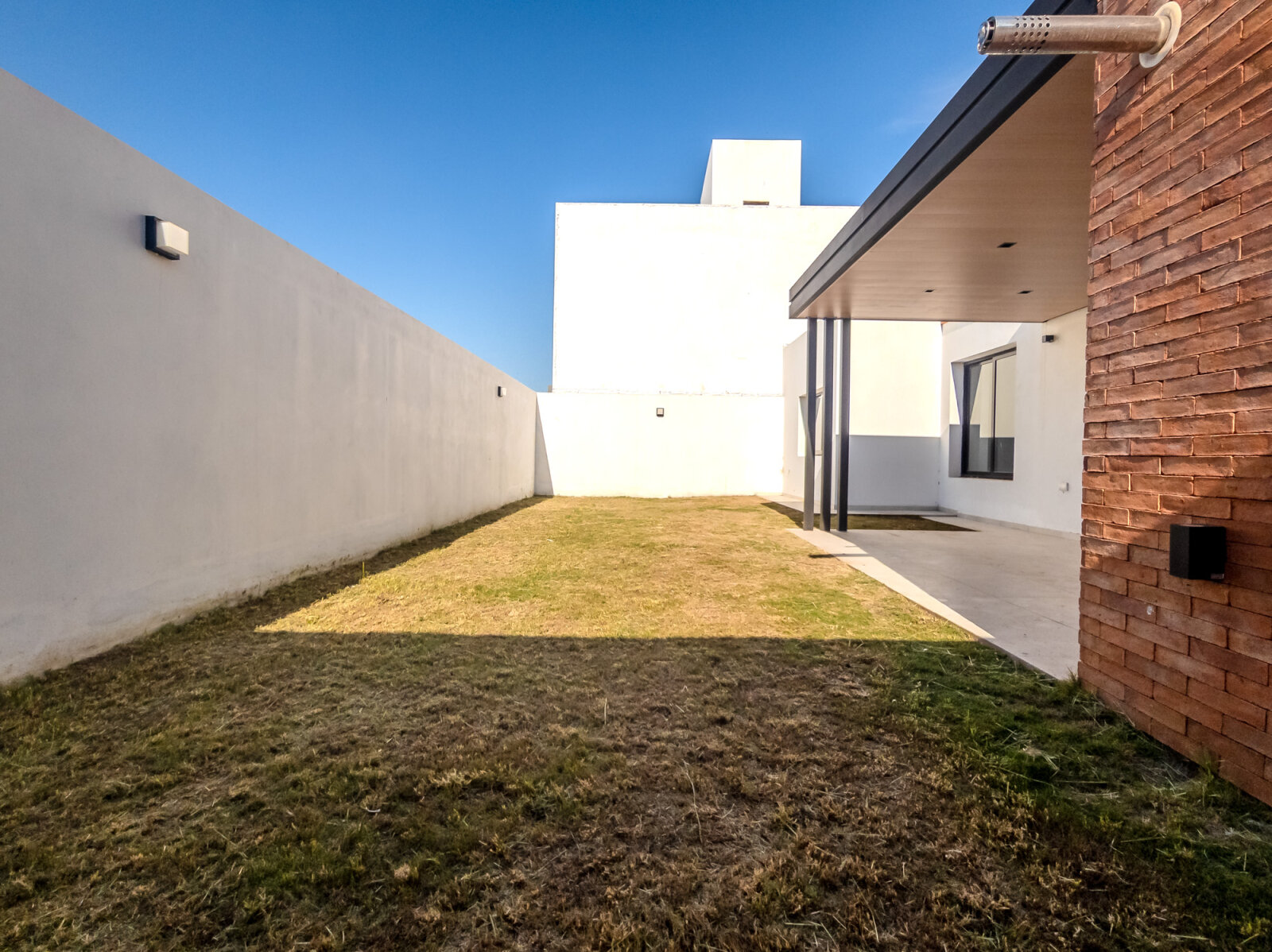 DUPLEX A ESTRENAR DE 3 DORMITORIOS CON PATIO Y GALERIA TECHADA CON ASADOR. LOTE 27 MZA 32. CAMPO CHICO - 17