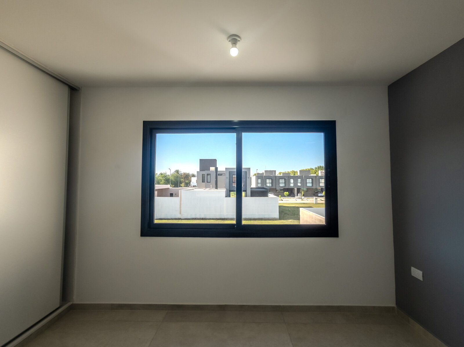 DUPLEX A ESTRENAR DE 3 DORMITORIOS CON PATIO Y GALERIA TECHADA CON ASADOR. LOTE 27 MZA 32. CAMPO CHICO - 33