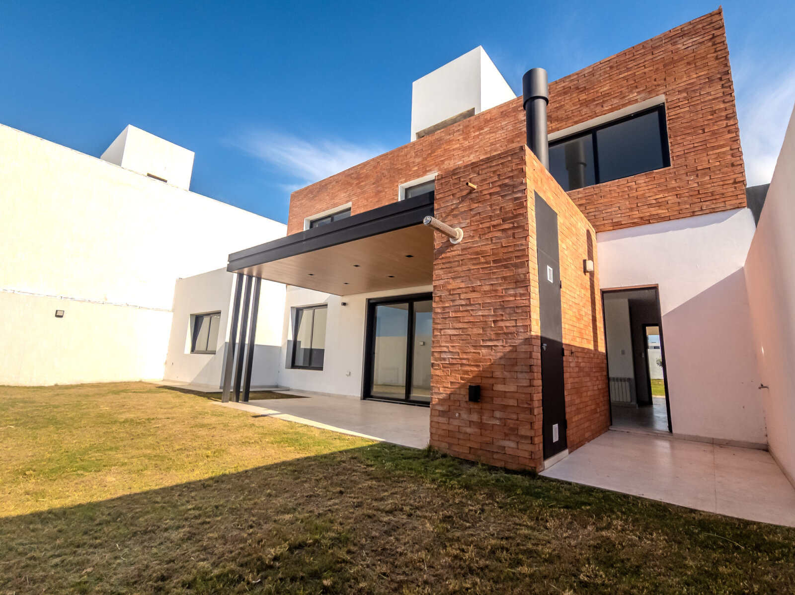 DUPLEX A ESTRENAR DE 3 DORMITORIOS CON PATIO Y GALERIA TECHADA CON ASADOR. LOTE 27 MZA 32. CAMPO CHICO - 16