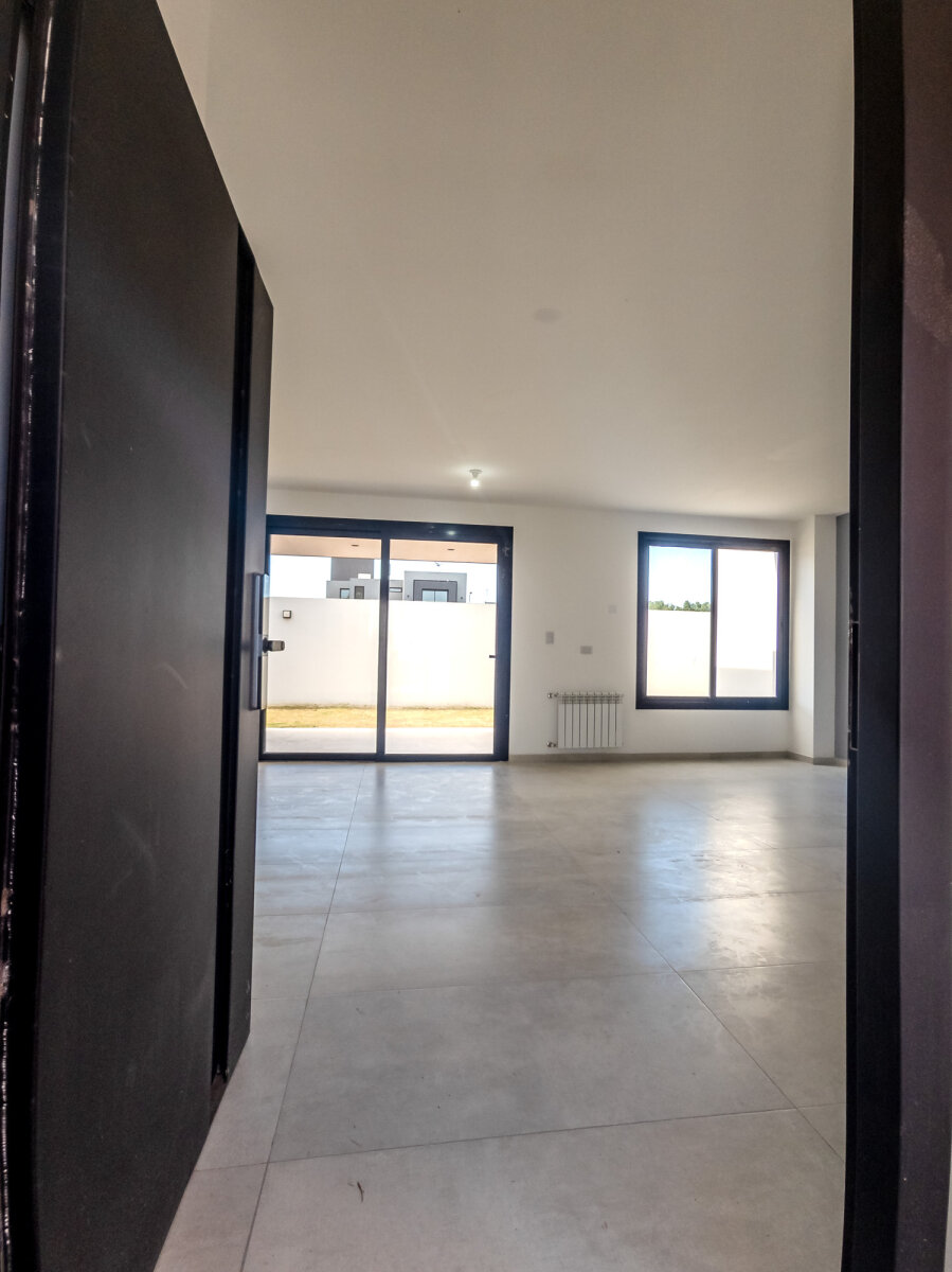 DUPLEX A ESTRENAR DE 3 DORMITORIOS CON PATIO Y GALERIA TECHADA CON ASADOR. LOTE 27 MZA 32. CAMPO CHICO — foto 5