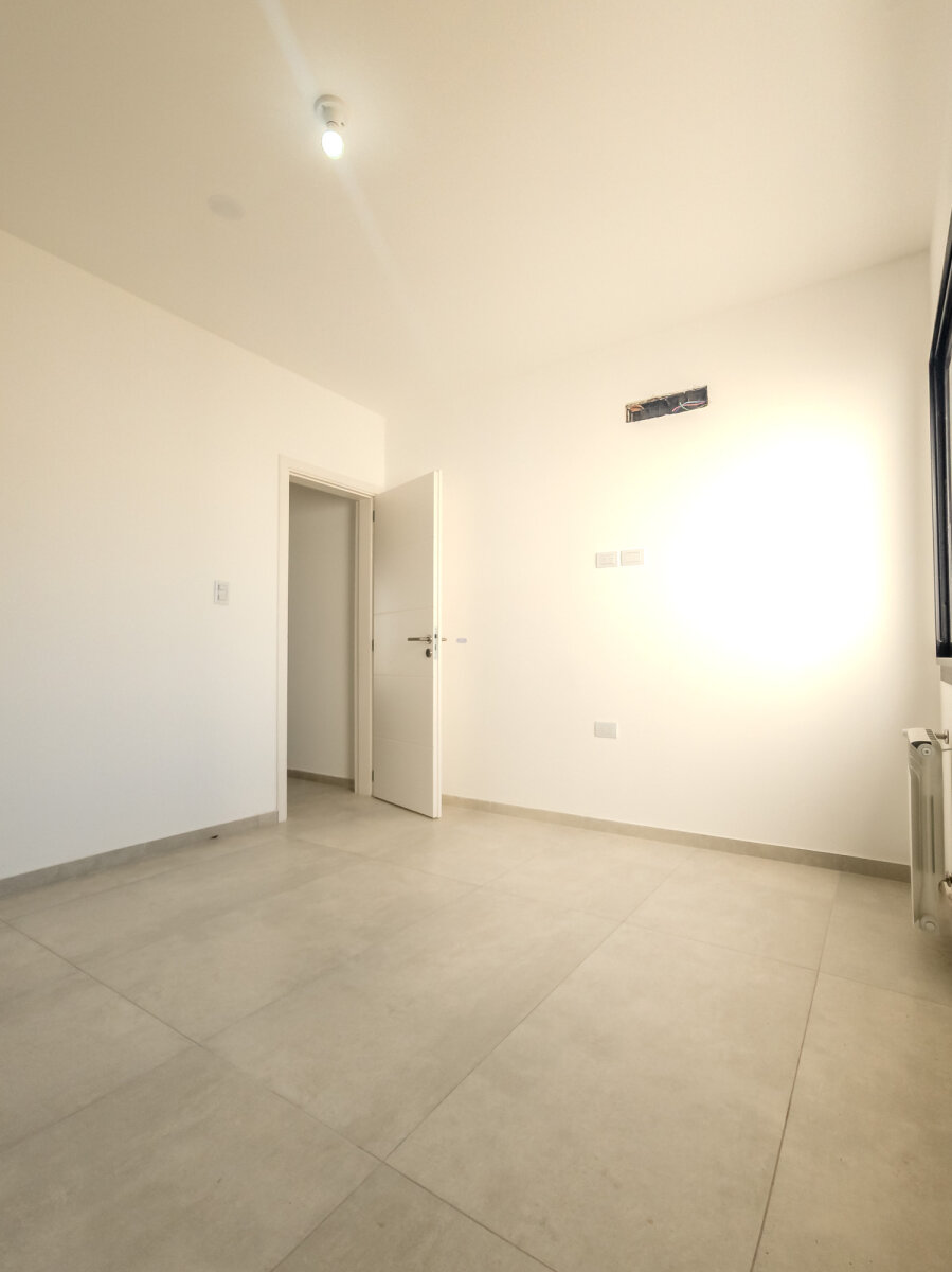 DUPLEX A ESTRENAR DE 3 DORMITORIOS CON PATIO Y GALERIA TECHADA CON ASADOR. LOTE 27 MZA 32. CAMPO CHICO - 36