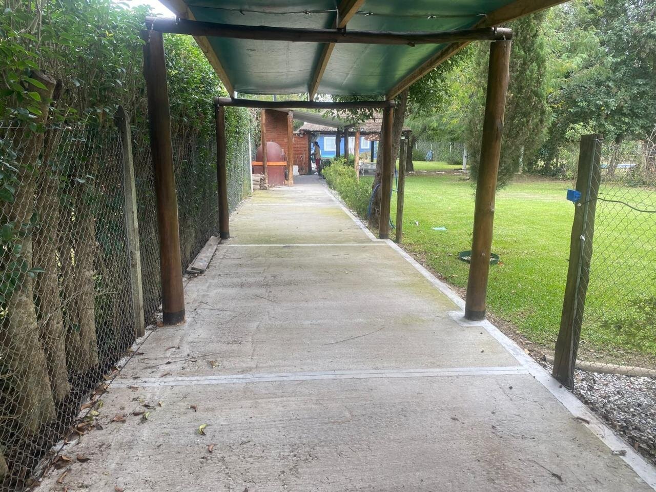 CASA DE DOS DORMITORIOS CON PILETA Y AMPLIO PARQUE EN OLIVEROS — foto 4
