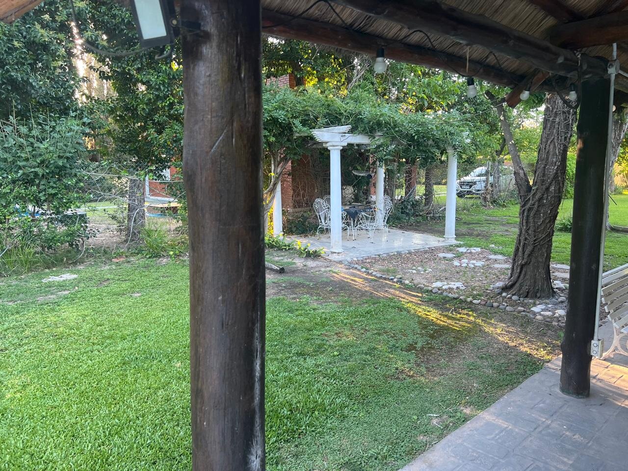CASA DE DOS DORMITORIOS CON PILETA Y AMPLIO PARQUE EN OLIVEROS — foto 3