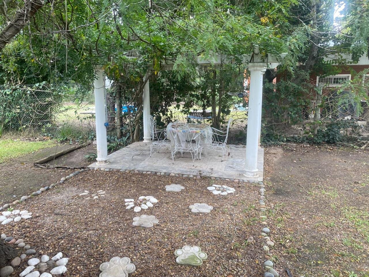 CASA DE DOS DORMITORIOS CON PILETA Y AMPLIO PARQUE EN OLIVEROS - 27