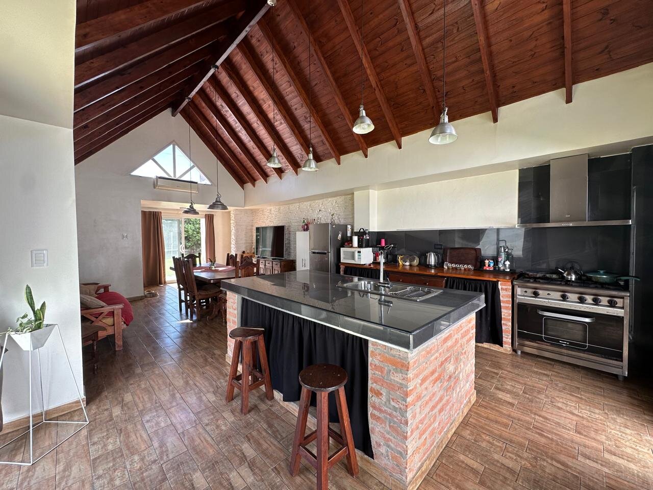 Vende/permuta bella casa en Parque Avambae — foto 8