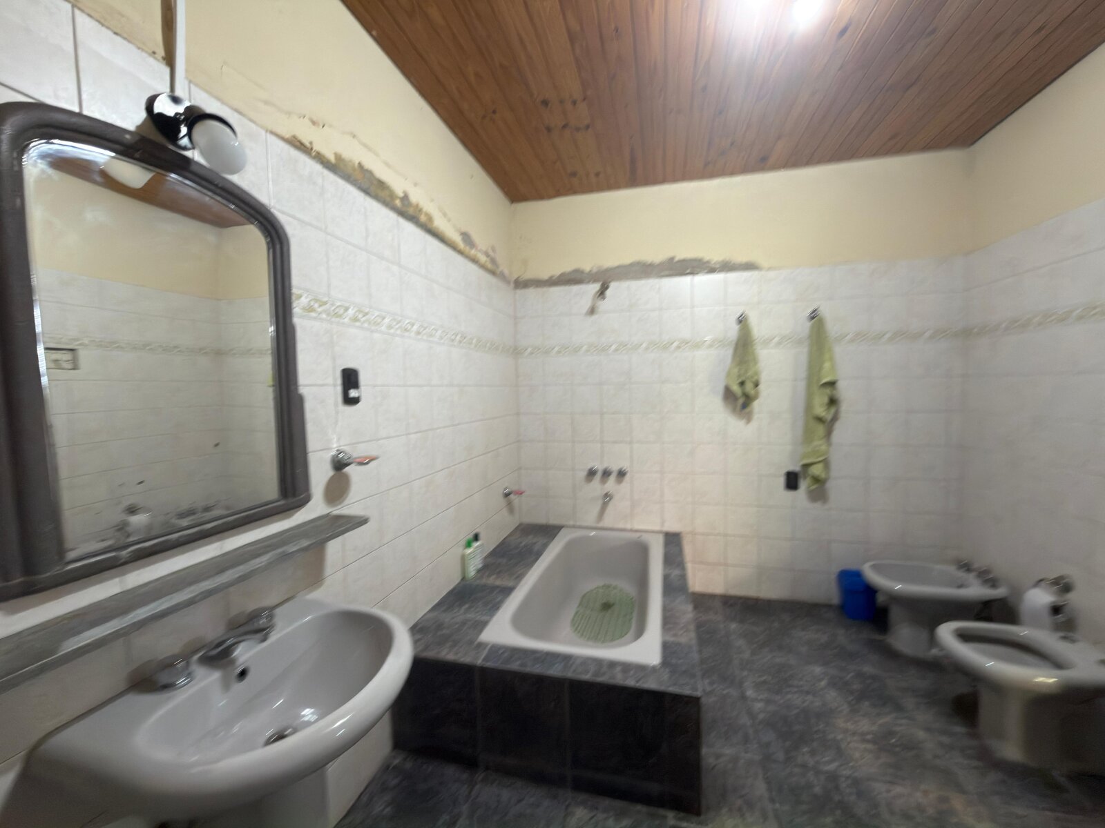 CASA DE TRES DORMITORIOS EN BARRIO TRIANGULO Y MODERNO — foto 7