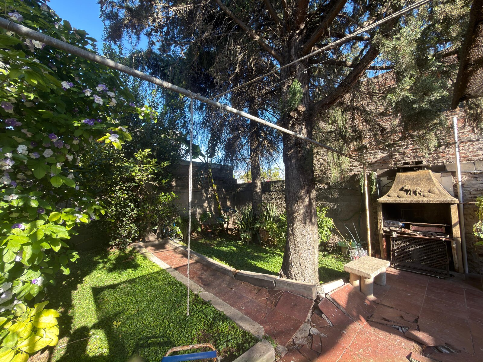 CASA DE TRES DORMITORIOS EN BARRIO TRIANGULO Y MODERNO - 18