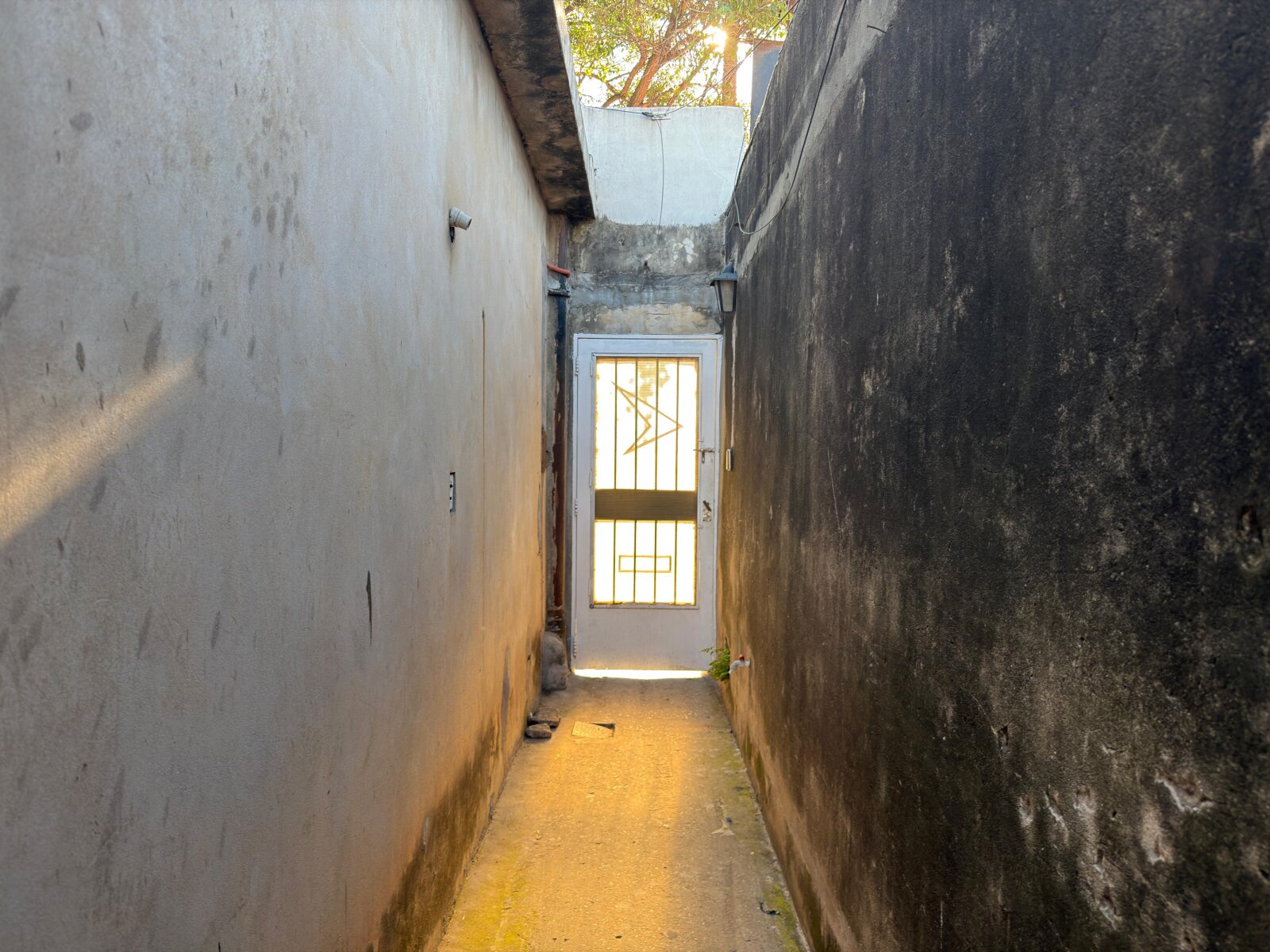 CASA DE TRES DORMITORIOS EN BARRIO TRIANGULO Y MODERNO - 19