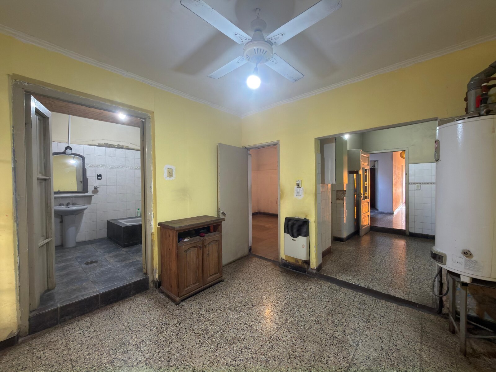 CASA DE TRES DORMITORIOS EN BARRIO TRIANGULO Y MODERNO — foto 5