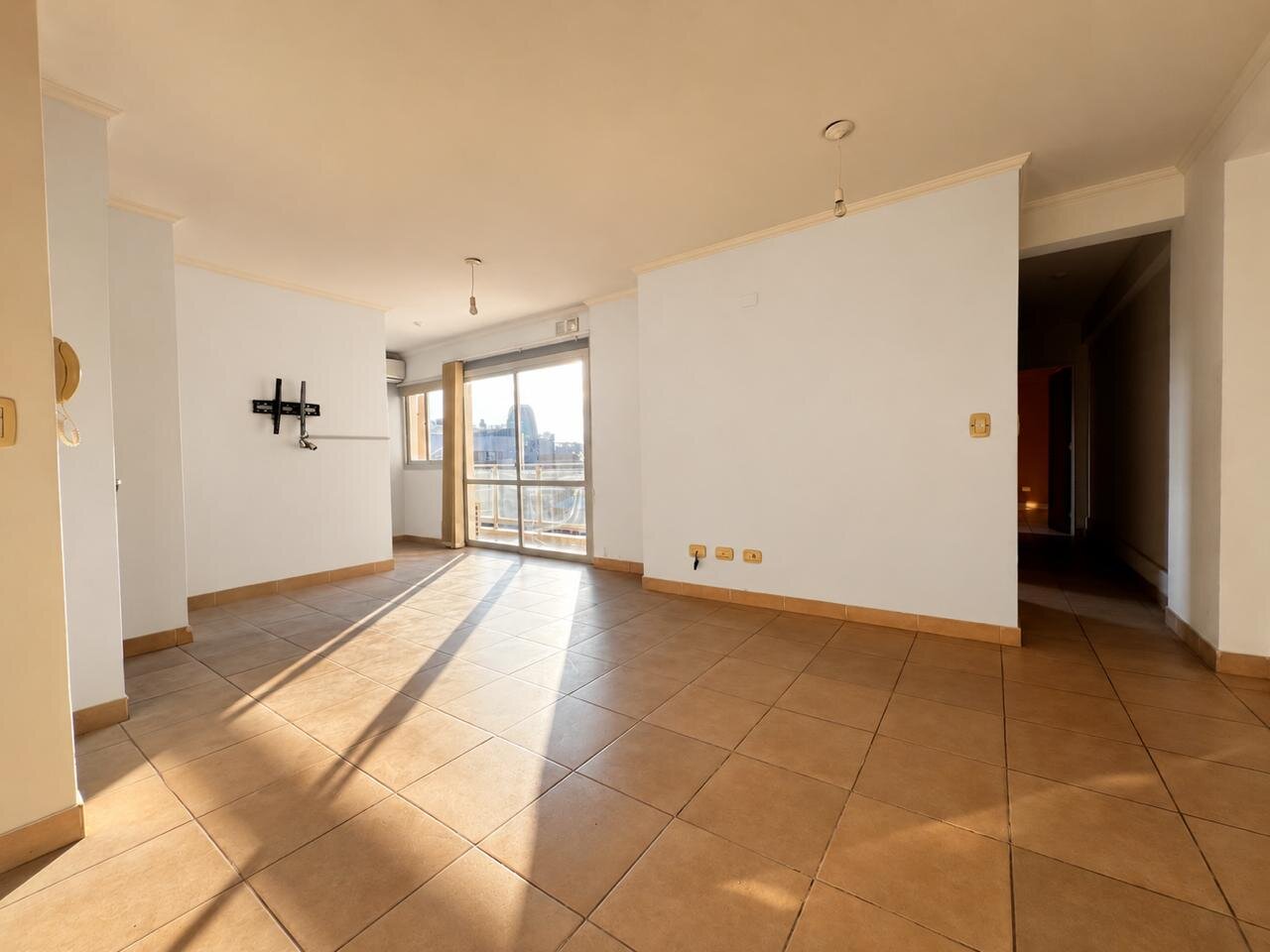 Departamento en Alquiler de 2 dormitorios con balcon y terraza propia