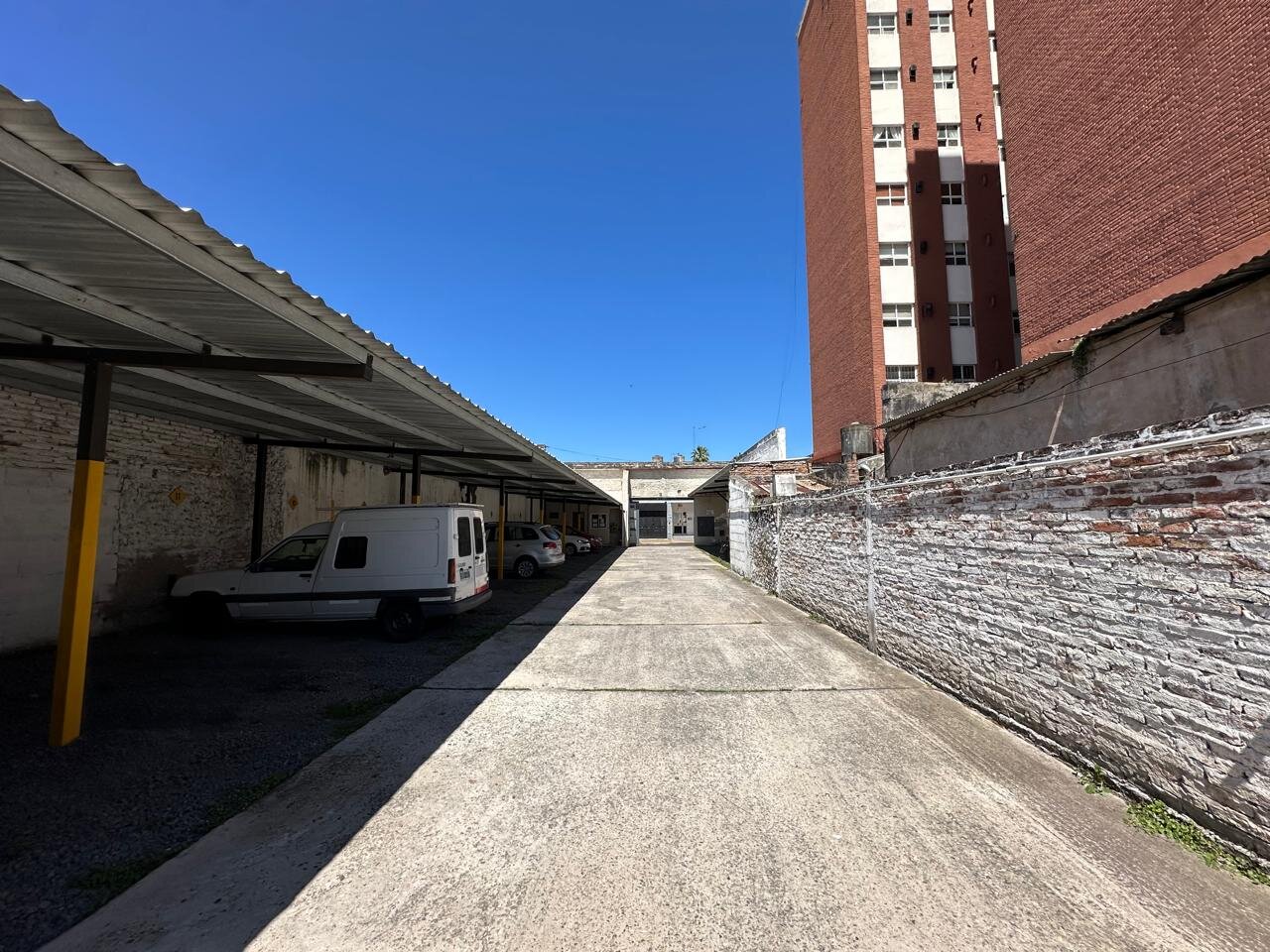 Vende amplio lote de 680 m2 en Italia 140 - 2