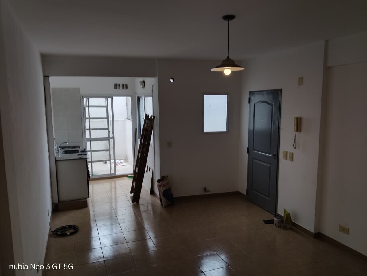 Monoambiente con Patio en Flores | Sin Expensas | Orientación Este | 1° Piso por Escalera — foto 2