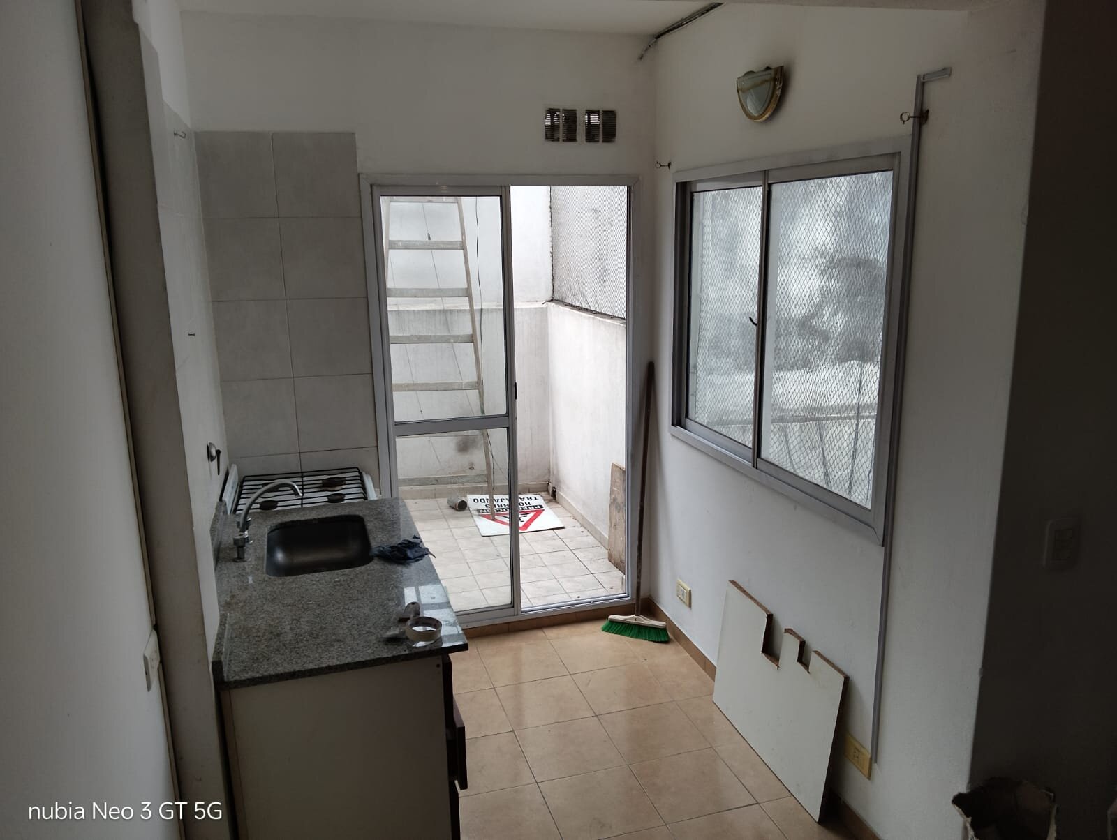 Monoambiente con Patio en Flores | Sin Expensas | Orientación Este | 1° Piso por Escalera — foto 4