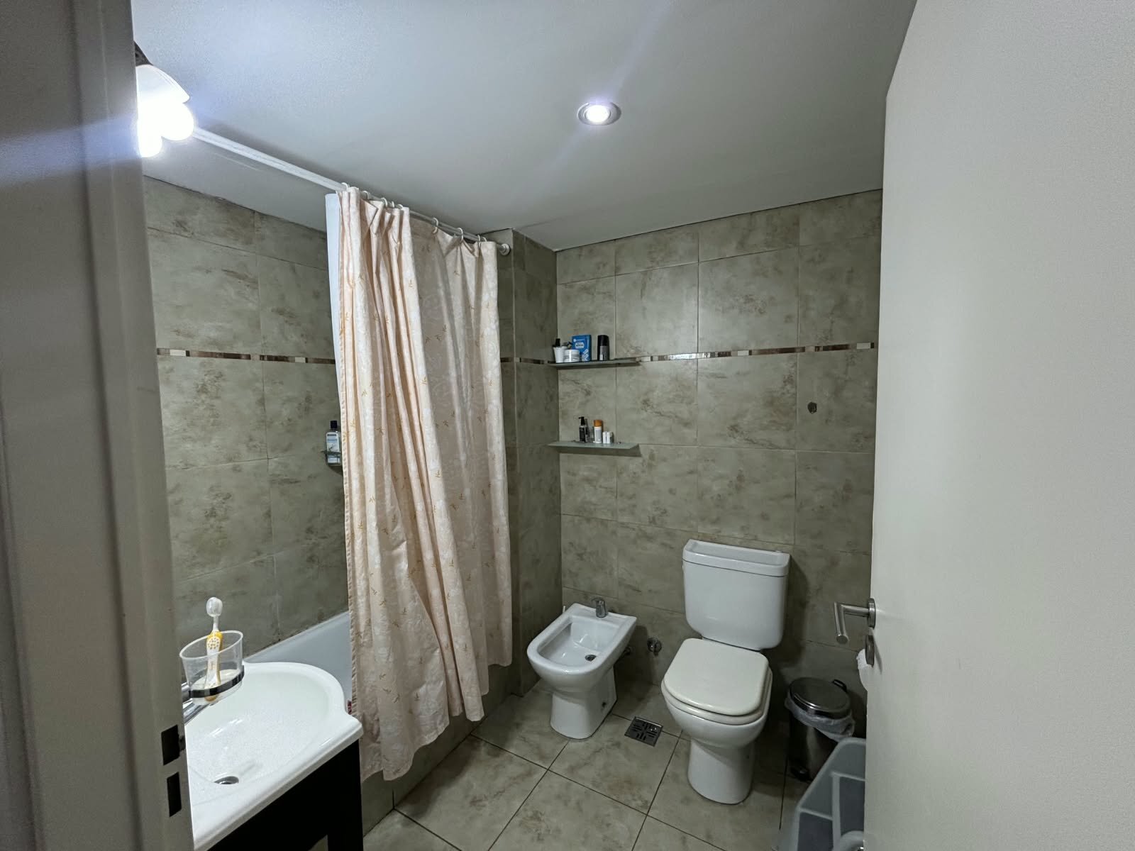 MUY LUMINOSO DEPARTAMENTO DE 2 AMBIENTES AL FRENTE CON BALCÓN – FLORESTA — foto 12