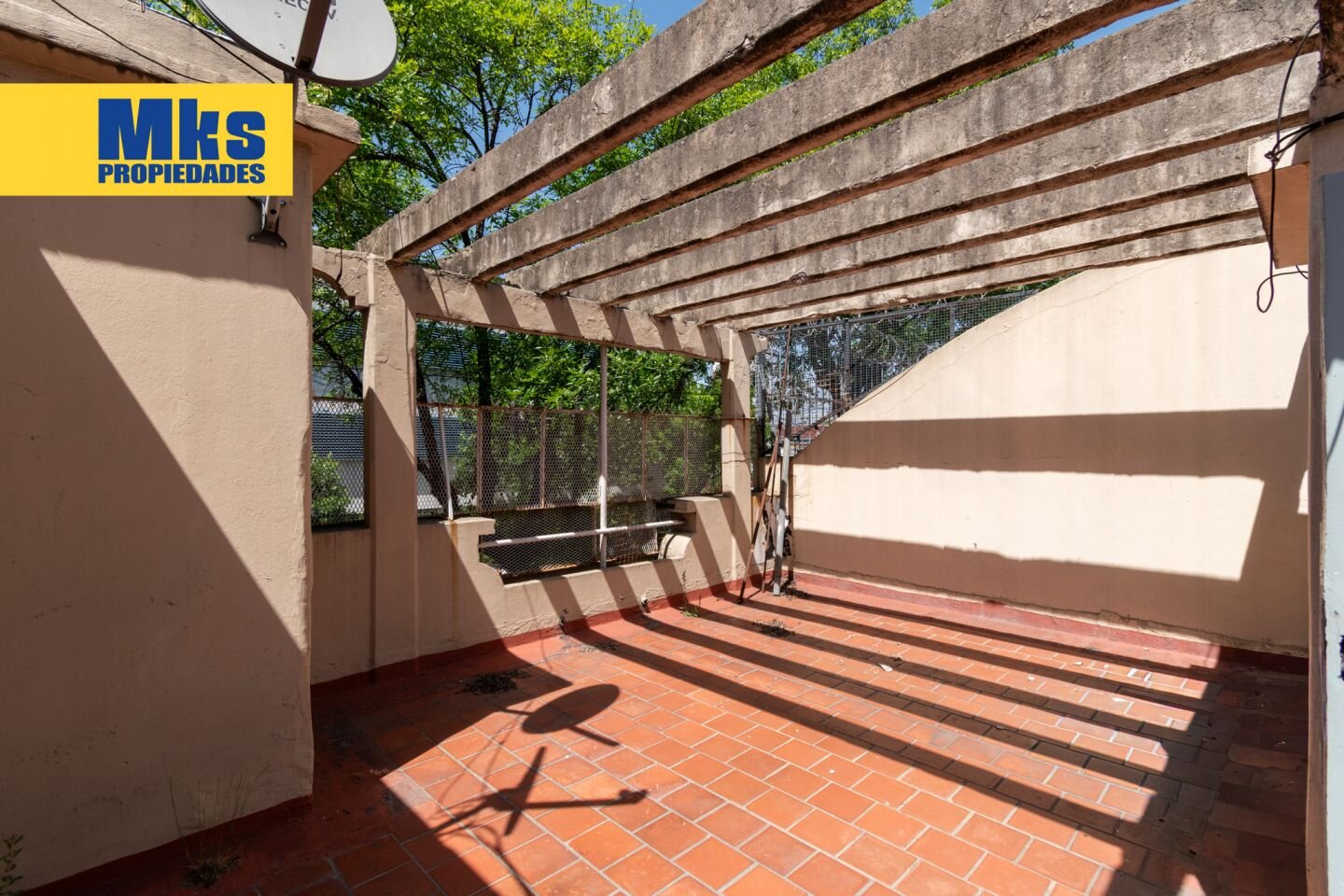 Venta. Casa sobre lote propio. Piscina y terraza. 5 dormitorios. - 29