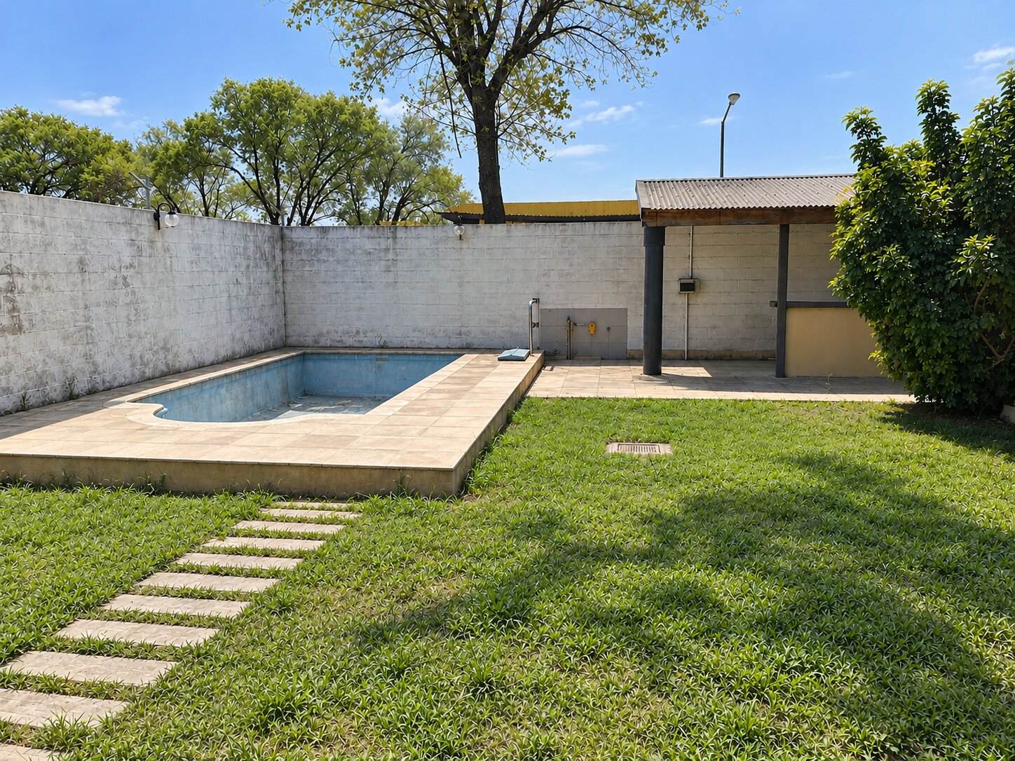 Nave 2.300 m2 + Oficinas 300 m2 en Alquiler | Alvear | Ruta Provincial 21 km 288 - 16