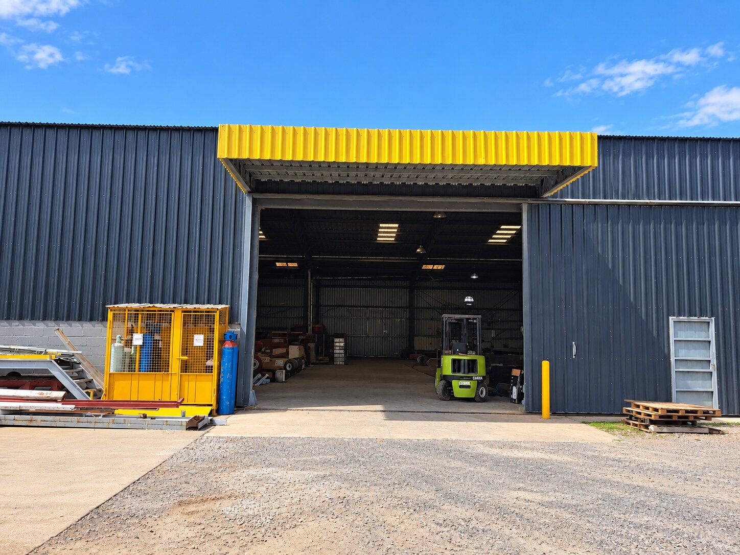 Nave 2.300 m2 + Oficinas 300 m2 en Alquiler | Alvear | Ruta Provincial 21 km 288 - 3