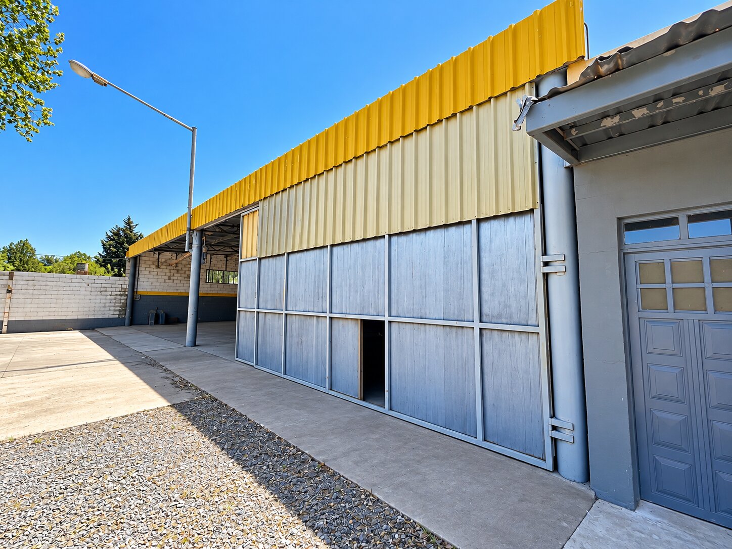 Nave 2.300 m2 + Oficinas 300 m2 en Alquiler | Alvear | Ruta Provincial 21 km 288 - 11