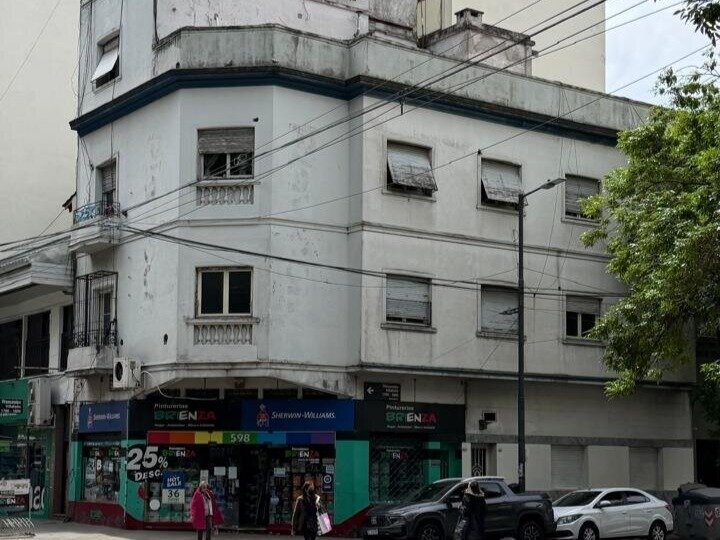 Av. Montes de Oca esquina Villafañe. Venta en Block. Barracas. - 1