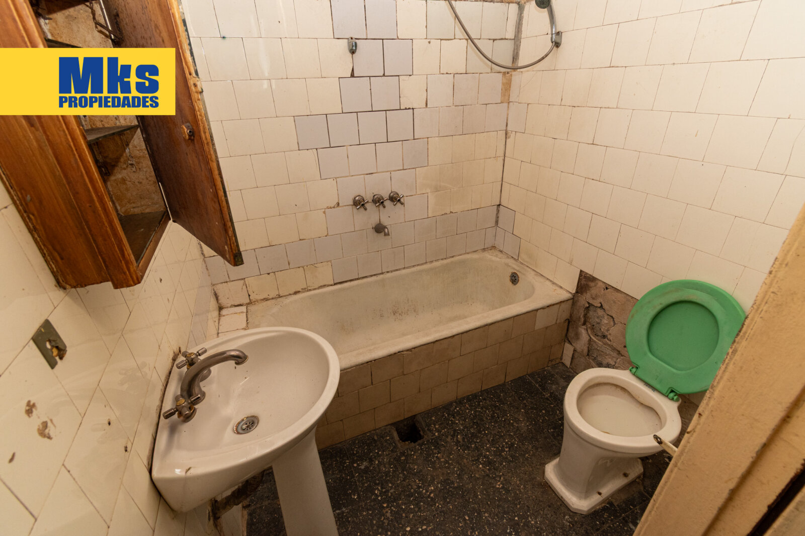 Venta en Block barrio de La Boca. 10 Phs mas local en esquina. Ideal inversion, zona de crecimiento. - 55