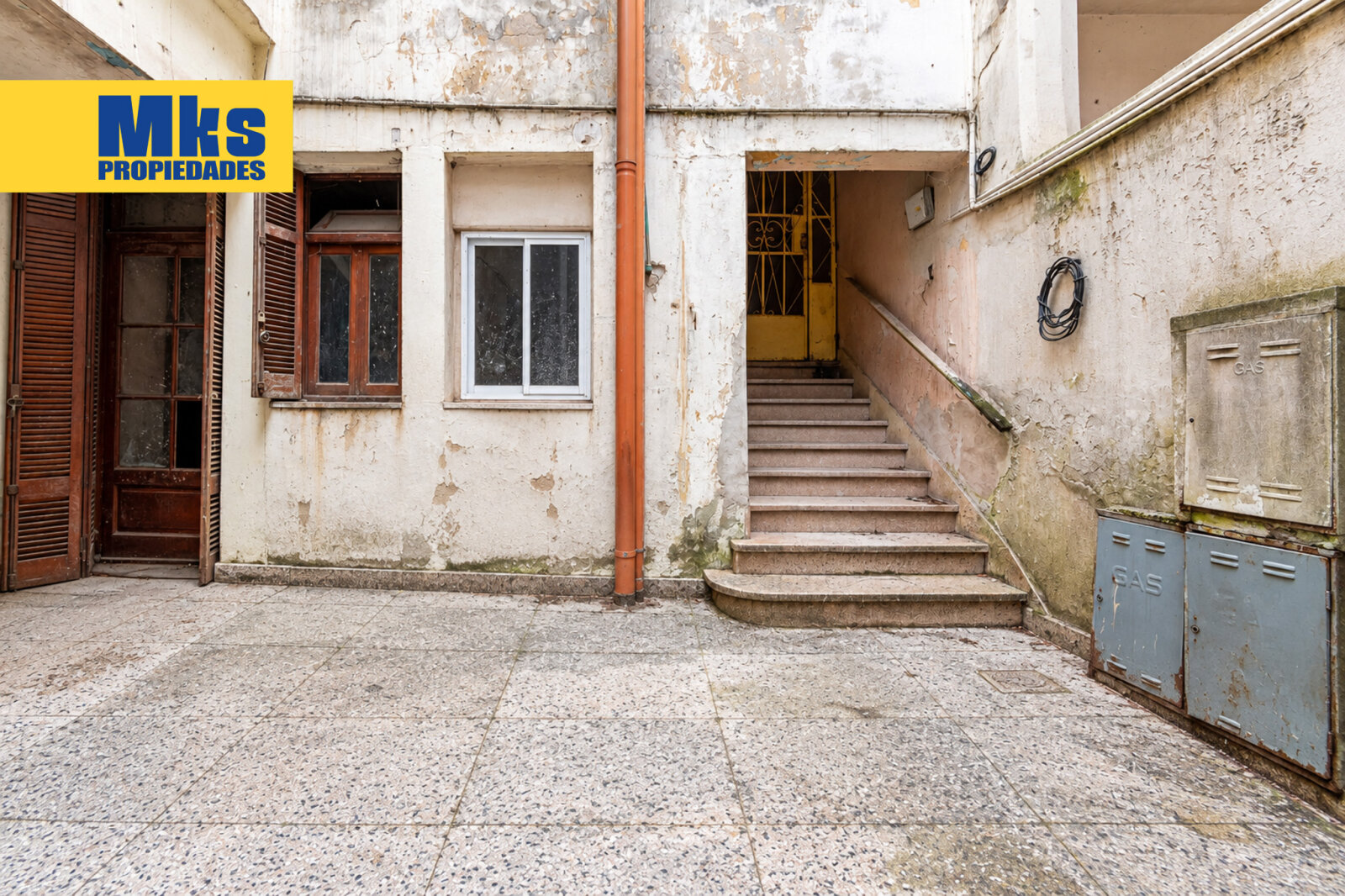 Venta en Block barrio de La Boca. 10 Phs mas local en esquina. Ideal inversion, zona de crecimiento. - 23