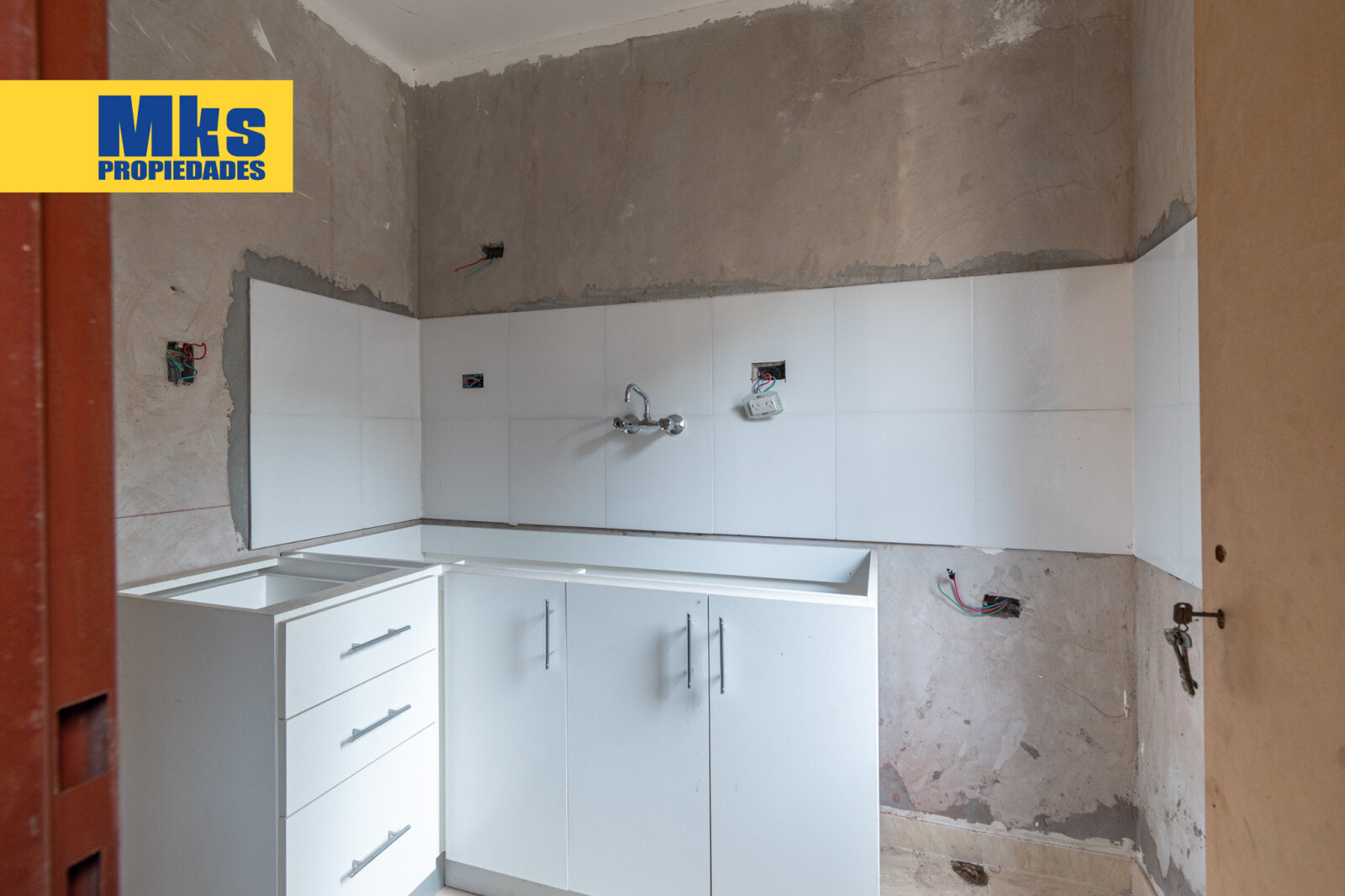 Venta en Block barrio de La Boca. 10 Phs mas local en esquina. Ideal inversion, zona de crecimiento. - 57